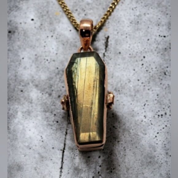 Labradorite Coffin Box pendant Necklace - Picture 14 of 16